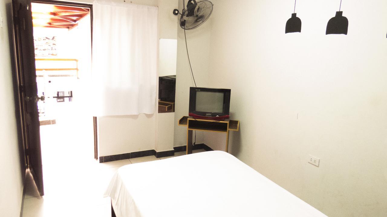 Jer'S Hostal Tumbes Buitenkant foto