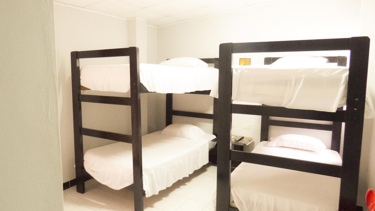 Jer'S Hostal Tumbes Buitenkant foto