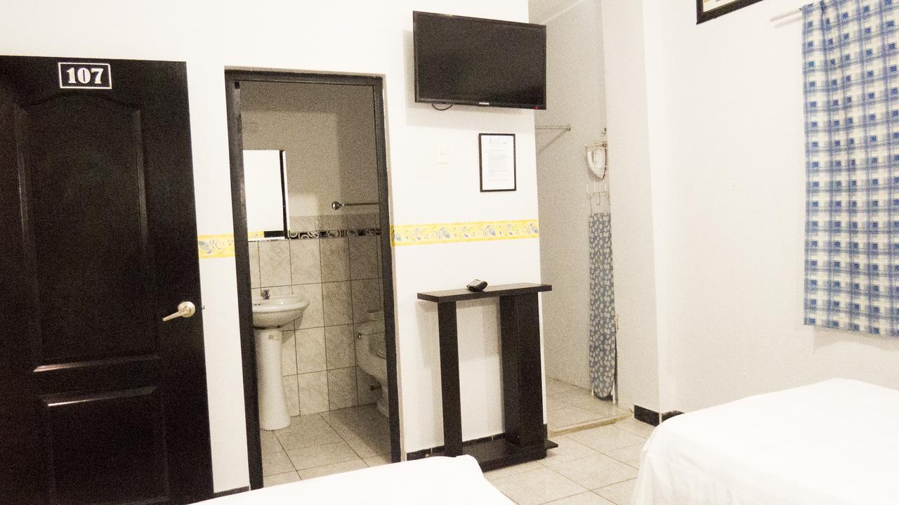 Jer'S Hostal Tumbes Buitenkant foto