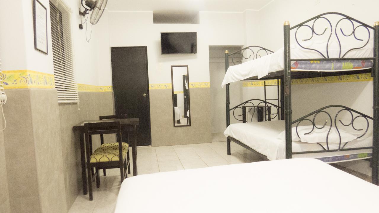 Jer'S Hostal Tumbes Buitenkant foto