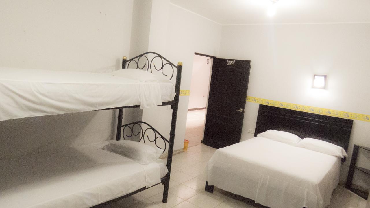 Jer'S Hostal Tumbes Buitenkant foto