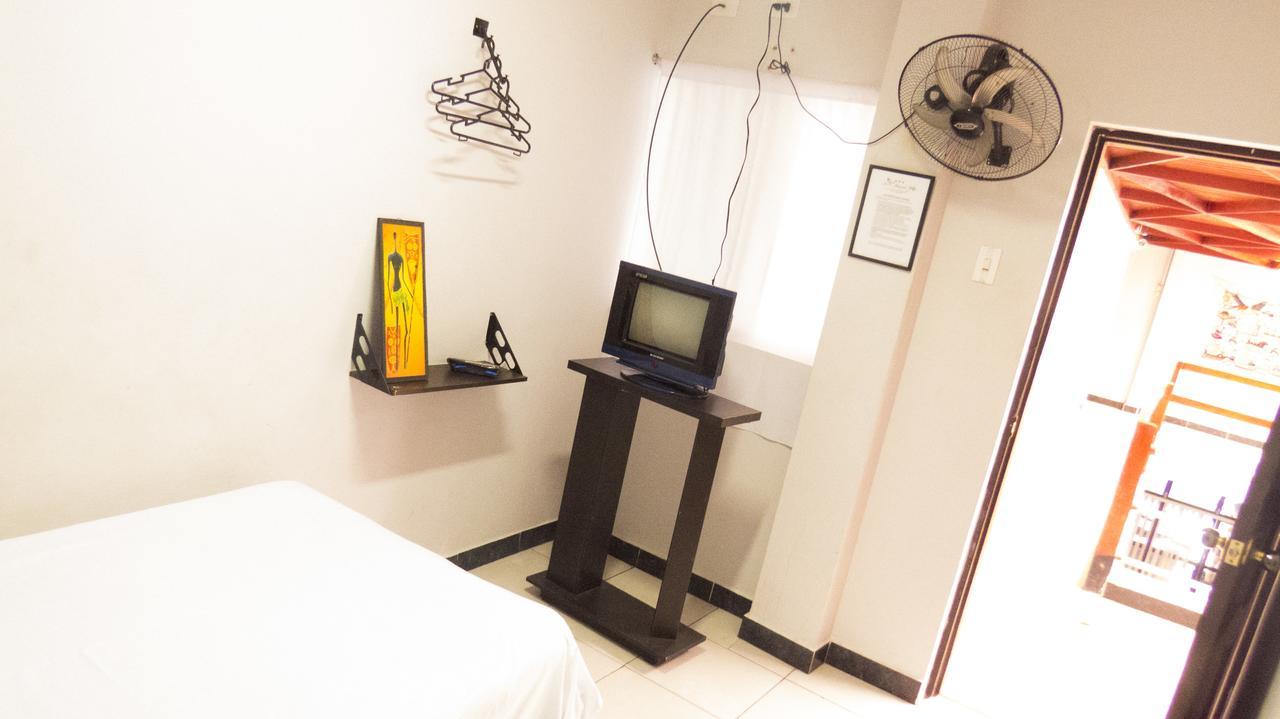 Jer'S Hostal Tumbes Buitenkant foto