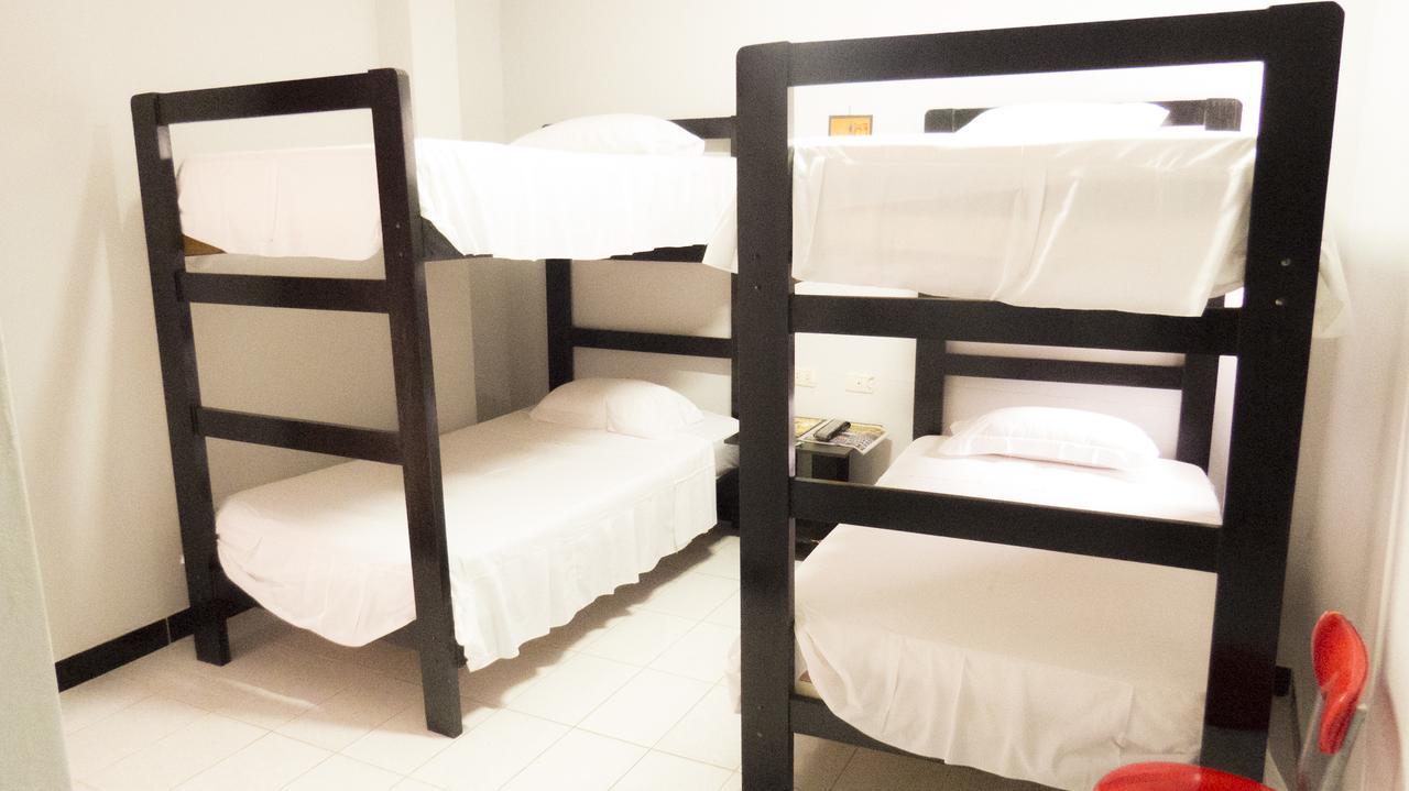 Jer'S Hostal Tumbes Buitenkant foto