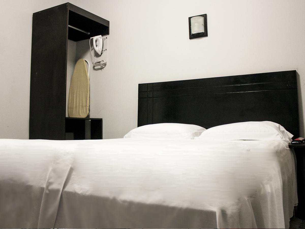 Jer'S Hostal Tumbes Buitenkant foto