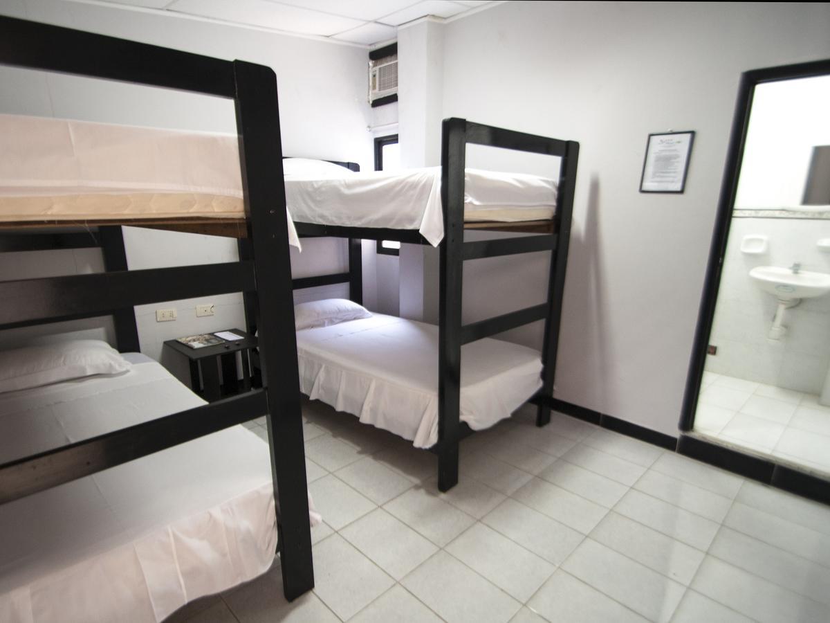 Jer'S Hostal Tumbes Buitenkant foto