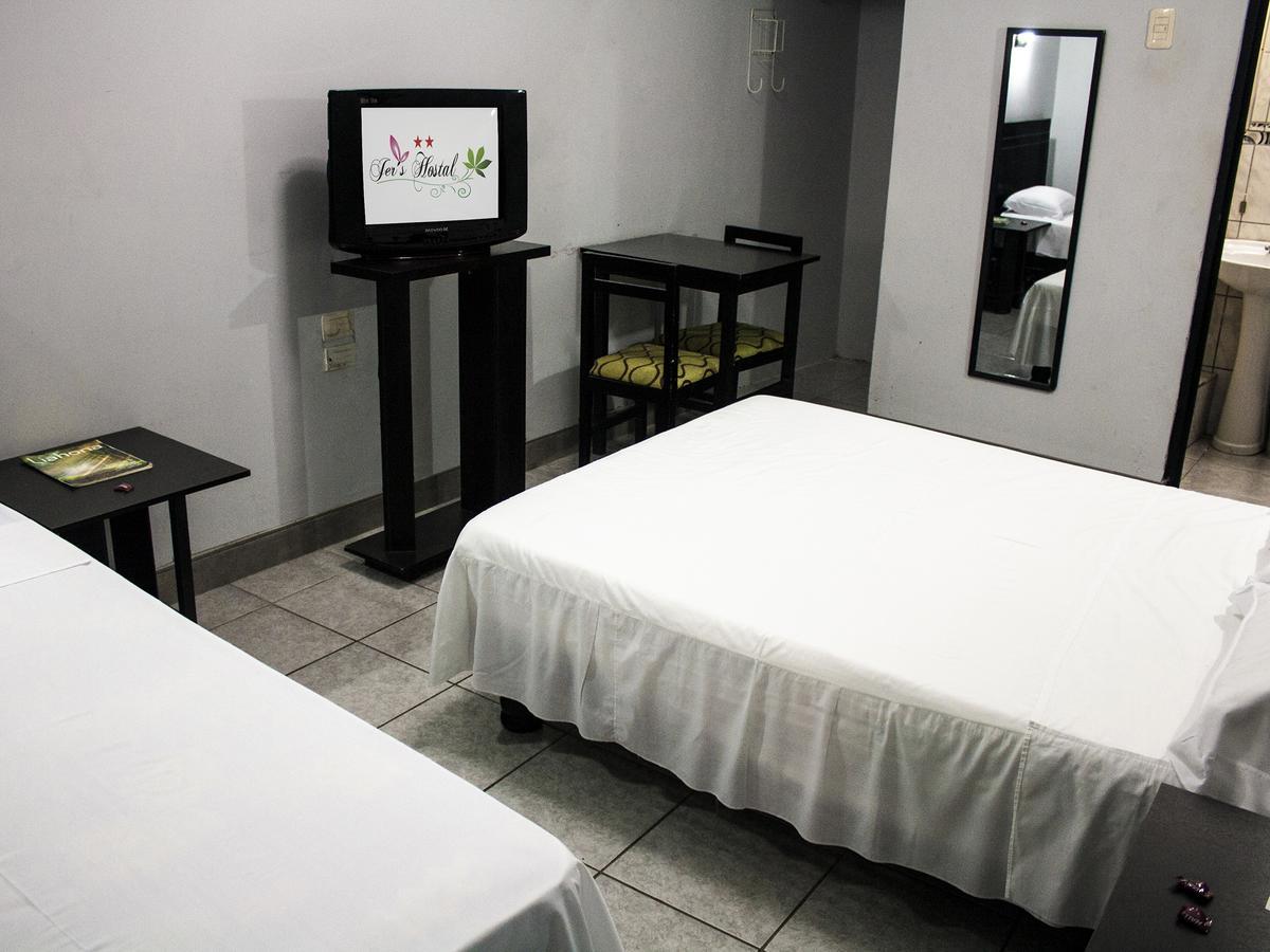 Jer'S Hostal Tumbes Buitenkant foto