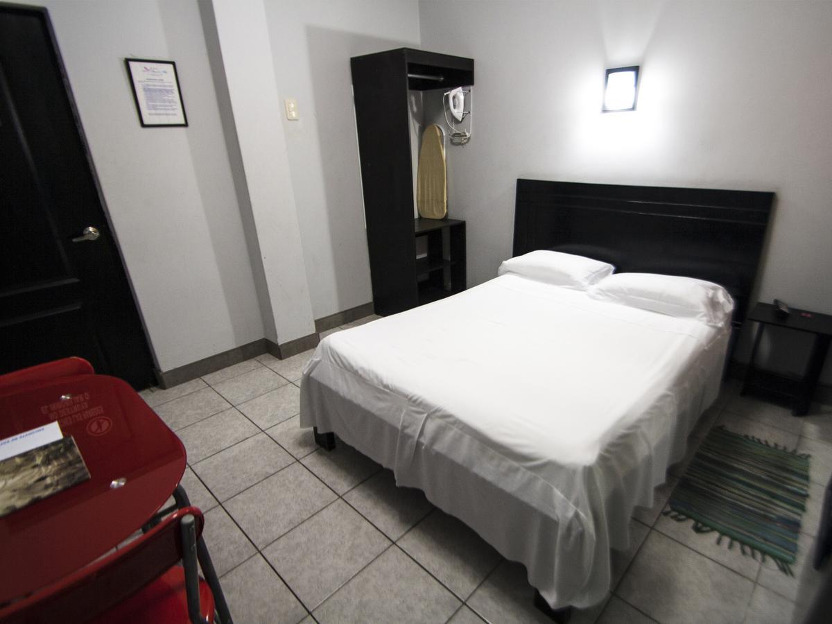 Jer'S Hostal Tumbes Buitenkant foto