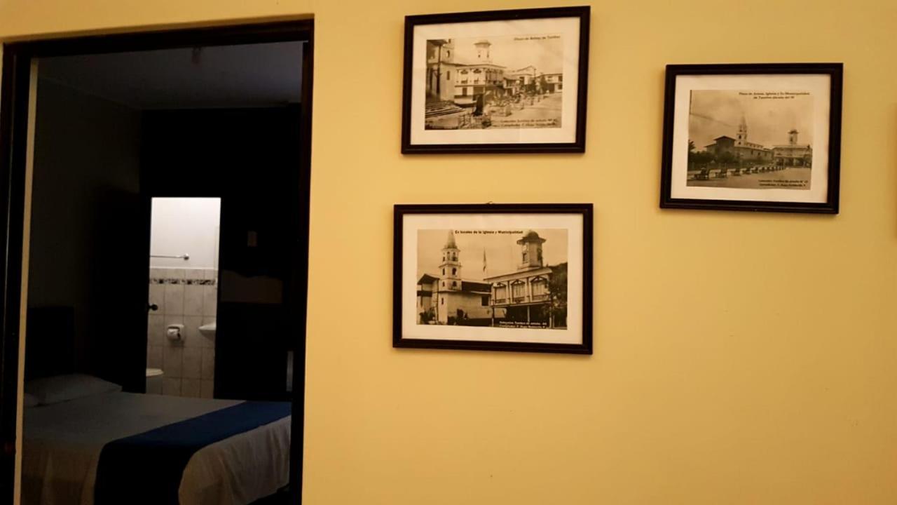 Jer'S Hostal Tumbes Buitenkant foto